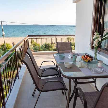 Dimi Seafront Apartment By Rentals Pro Services - ネア・ムダニア エクステリア 写真