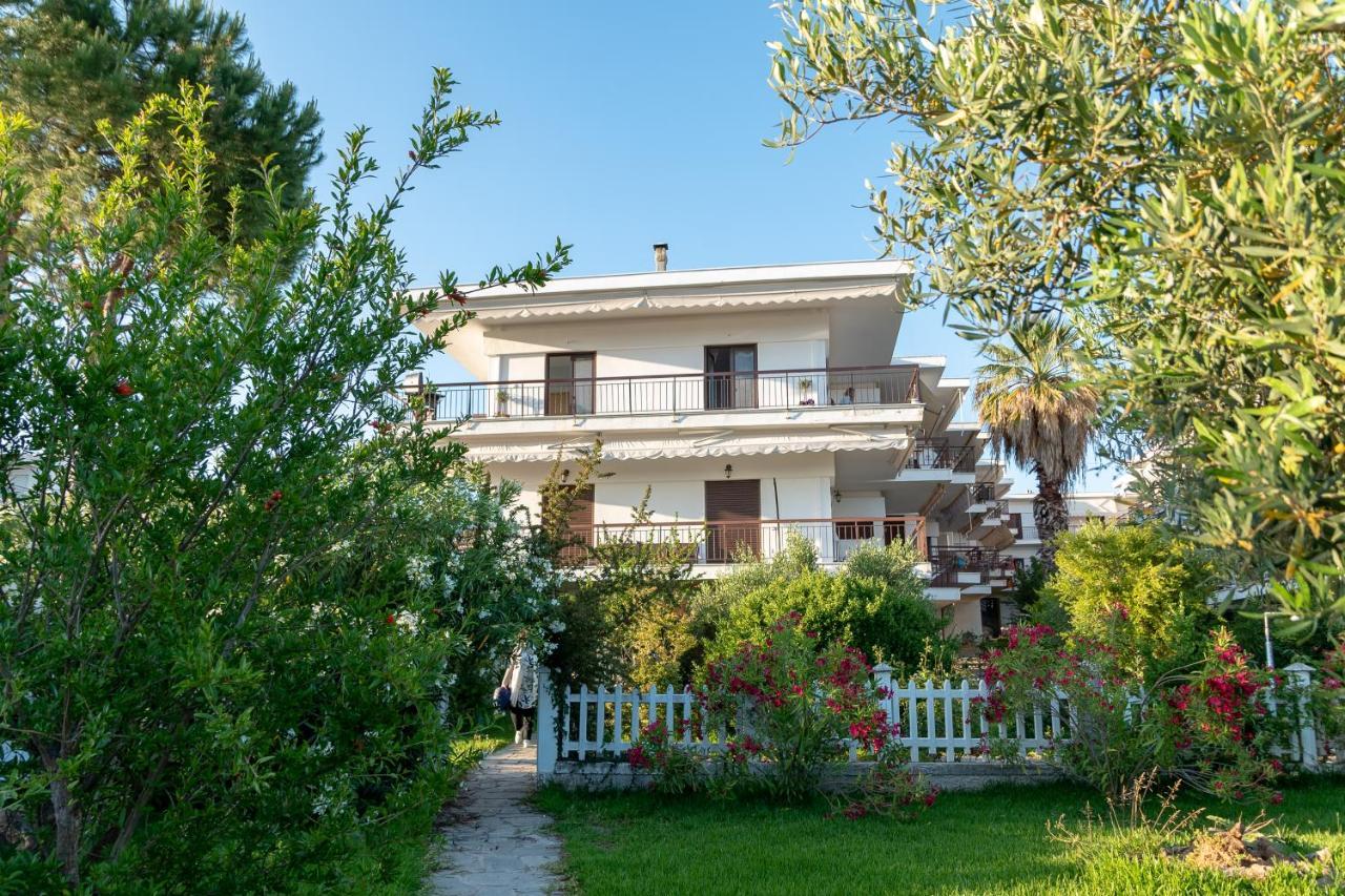 Dimi Seafront Apartment By Rentals Pro Services - ネア・ムダニア エクステリア 写真