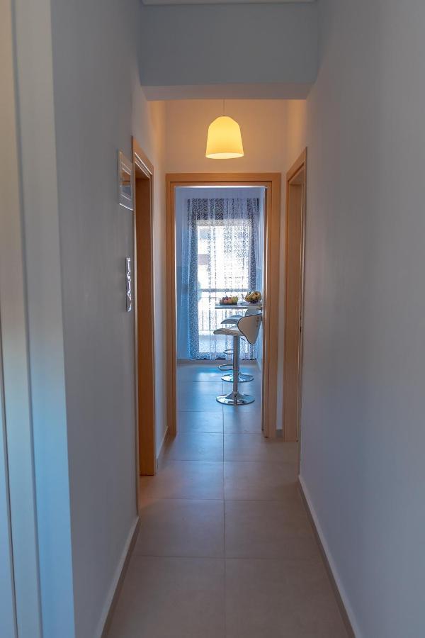 Dimi Seafront Apartment By Rentals Pro Services - ネア・ムダニア エクステリア 写真