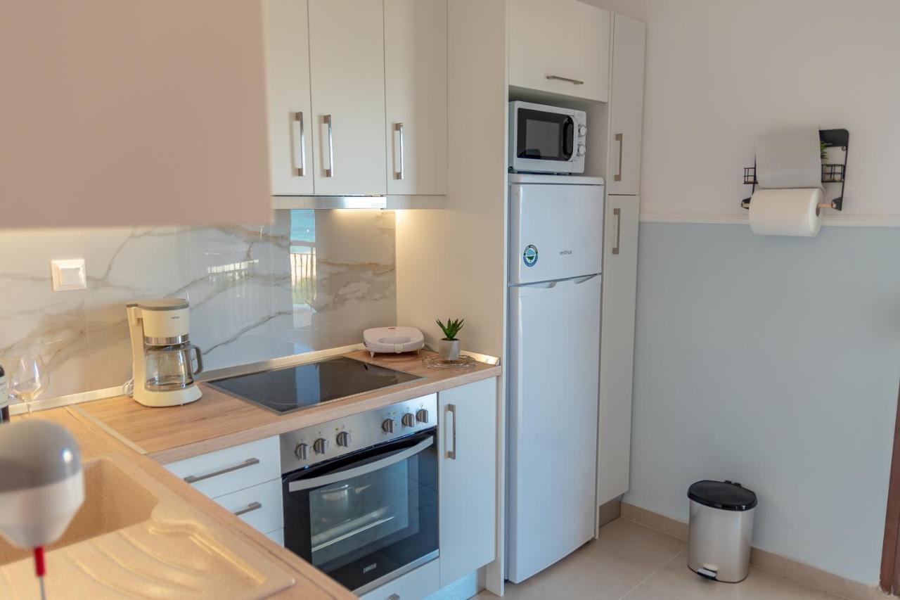 Dimi Seafront Apartment By Rentals Pro Services - ネア・ムダニア エクステリア 写真
