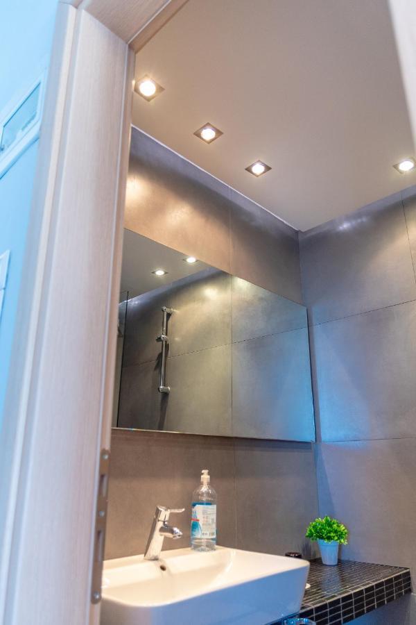 Dimi Seafront Apartment By Rentals Pro Services - ネア・ムダニア エクステリア 写真