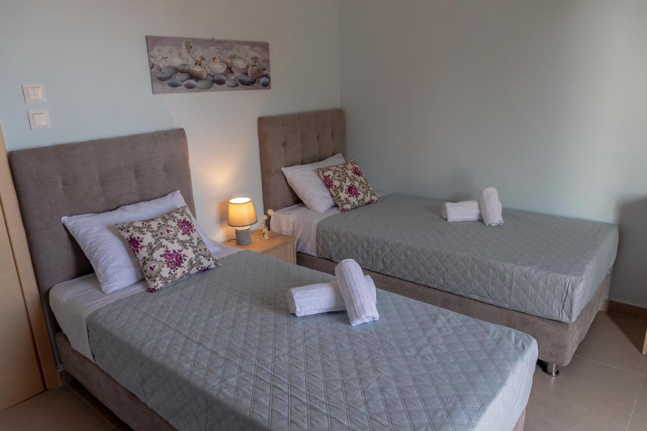 Dimi Seafront Apartment By Rentals Pro Services - ネア・ムダニア エクステリア 写真