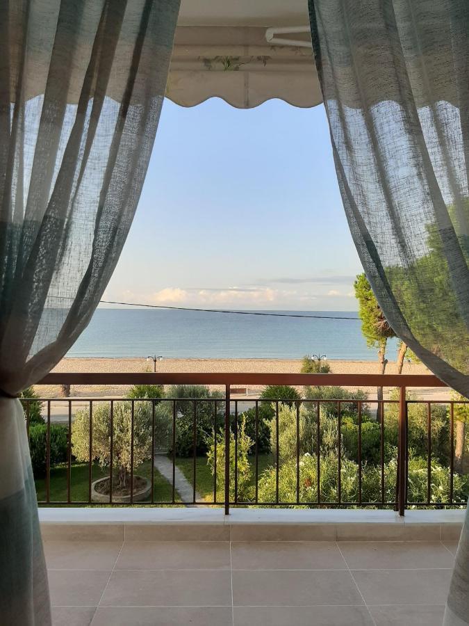 Dimi Seafront Apartment By Rentals Pro Services - ネア・ムダニア エクステリア 写真